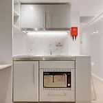 Stylish Gold Studio At Paddington City View