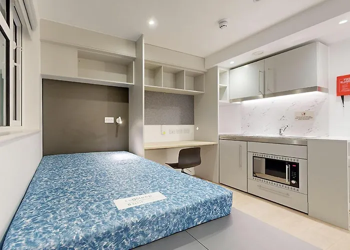 Stylish Gold Studio At Paddington City View